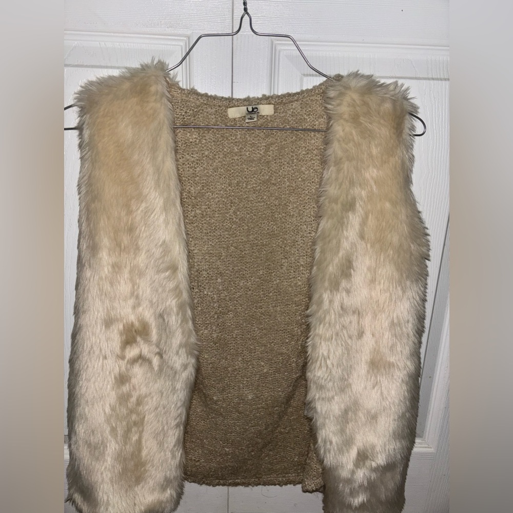 Ya Los Angeles Faux Fur white/tan women’s vest in size large